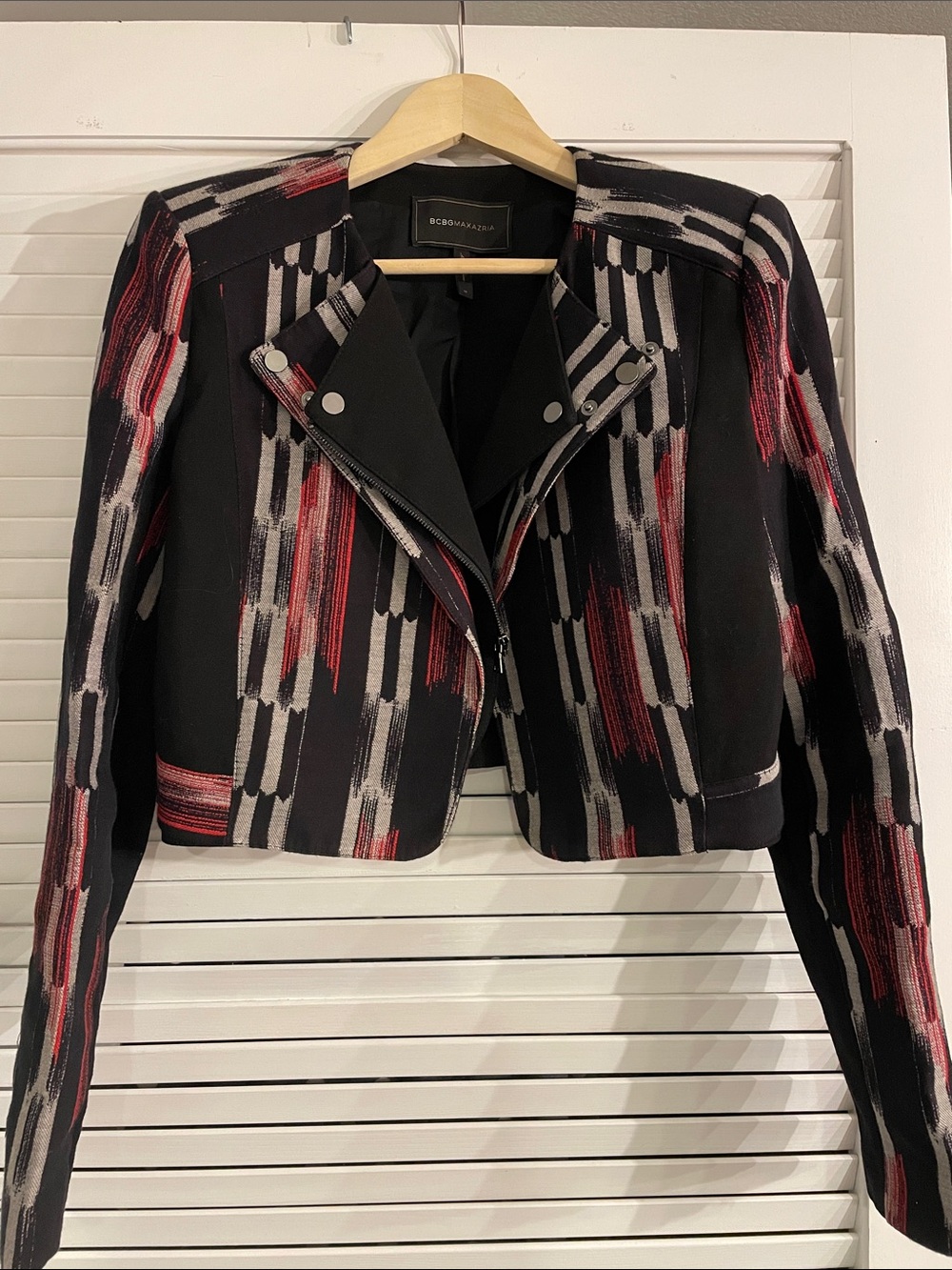 BCBGMaxAzria Black Red Gray Patterned Cropped Moto Jacket Like New Condition
